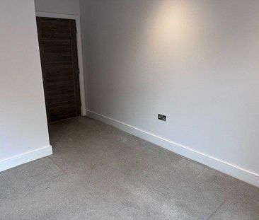 3 bedroom flat to rent - Photo 2