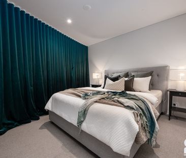 QUIET SIDE OF DOCKLANDS ~ TRANQUIL LIVING ON YARRAS EDGE - Photo 6
