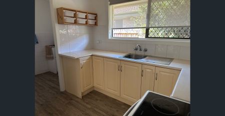 MODERN TWO BEDROOM DUPLEX IN PRIME PALM BEACH LOCATION - Photo 3