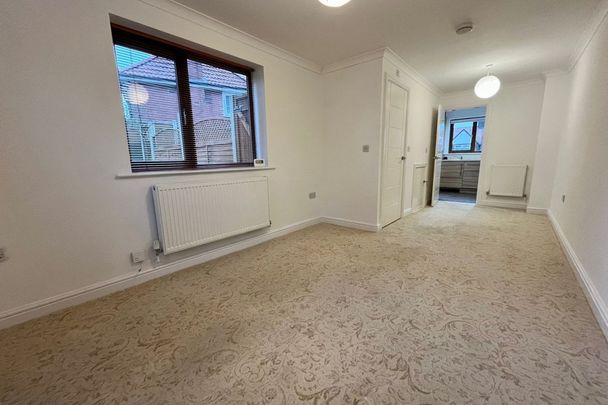 Woollin Avenue - Photo 1