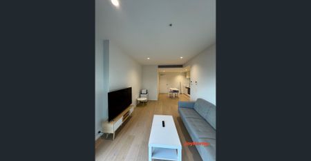 Fully Furnished One-Bedroom Apartment with Stunning Bay Views | Melbourne Square - Photo 2