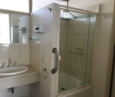 FURNISHED CBD UNIT - 6 MONTH LEASE - Photo 5