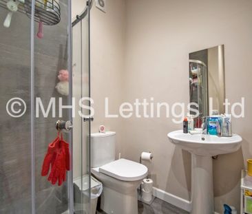 4 Bedroom End Terraced House for rent in Christopher Road - Photo 2