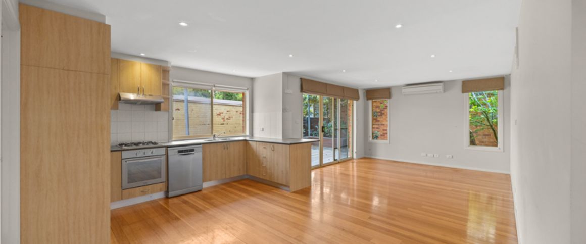 Stylish 3-Bedroom Townhouse in Oakleigh South - Photo 1