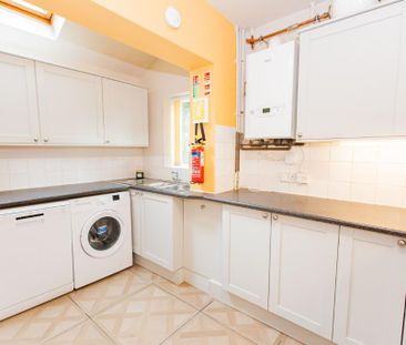 5 bedroom detached house to rent - Photo 4