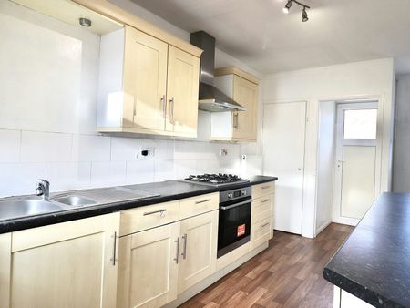 Terraced House to rent on - Photo 4