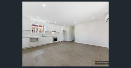 NEAT AND TIDY 2 BEDROOM GRANNY FLAT - Photo 5