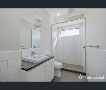 Stunning 3 Bedroom, 2 Bathroom Villa - Photo 5