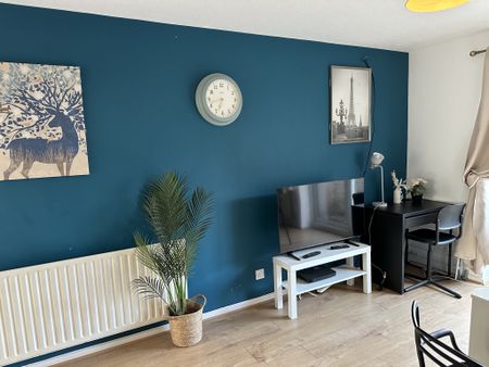 Attractive and comfortable 2-bedroom semi detached property in Milton Keynes - Photo 2