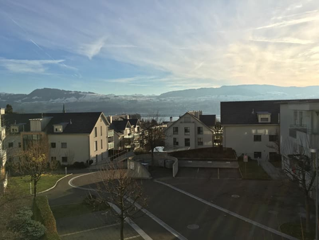 "Charmante Wohnung mit Zürichsee-Nähe und schöner Aussicht" - Photo 2