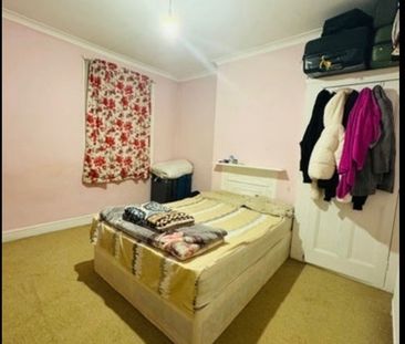 Room in a Shared House, Quebec Road, IG1 - Photo 1