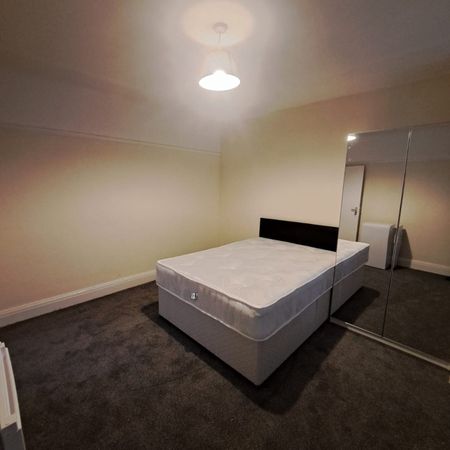 Room in a Shared House, Midstrath Road, NW10 - Photo 4