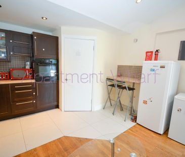 1 bedroom in a flat share to rent - Photo 2