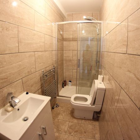 Room in a Shared House, Fourth Avenue, E12 - Photo 3