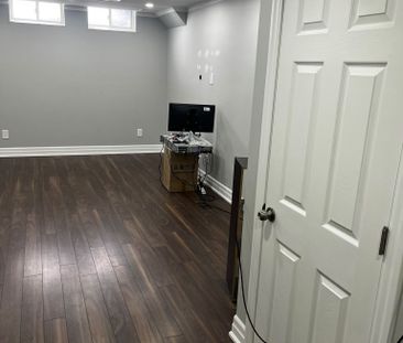 For Lease - 12 Gateway Court, Whitby, Ontario - Photo 3