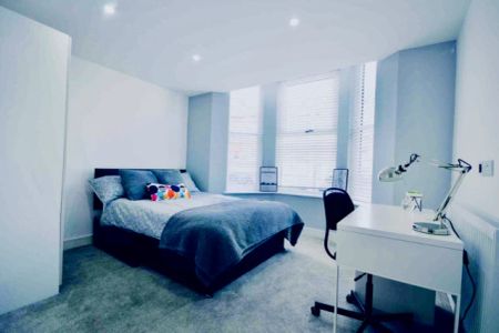 4 Beds 4 Baths - Photo 4