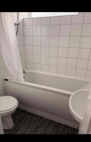 Studio Flat, Handcross Road, LU2 - Photo 2