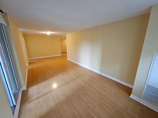 For Lease - 260 Doris Avenue Unit# 205, Toronto, Ontario - Photo 1