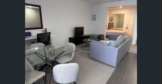 Modern 1-Bedroom Apartment for Rent | Prime South Brisbane Location - Photo 1