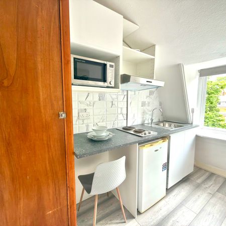 Sussex Gardens, Paddington, London, W2 - Photo 3