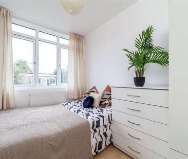 Danebury Avenue, Roehampton, London, SW15 - Photo 1
