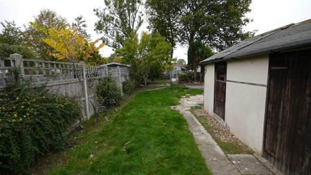 4 bedroom semi-detached house to rent - Photo 3