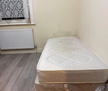Room in a Shared House, Erskine Road, E17 - Photo 3