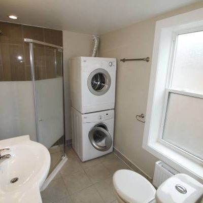 Amazing loft ensuite laundry balcony heat inc. - Photo 3