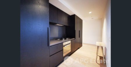 Fully Furnished 2-Bedroom Apartment with City Views in the Heart of Melbourne - Photo 5