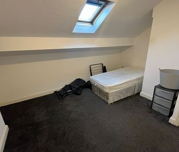Room in a Shared House, Recreation View, LS11 - Photo 1