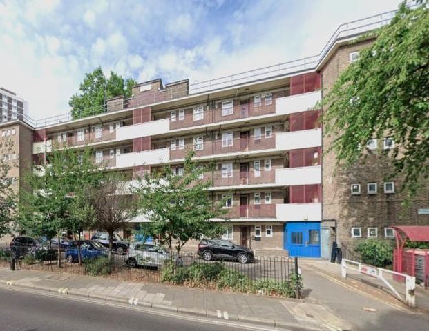 3 bedroom perfect for 3 sharers Located within close proximity to Old Street - Photo 1