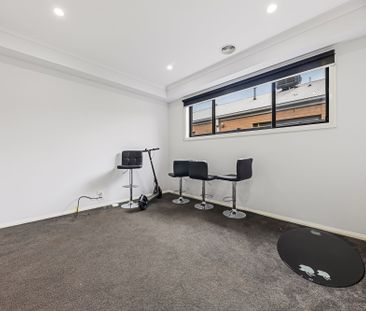 East-Facing Residence Combining Modern Comfort, Seamless Convenienc... - Photo 6