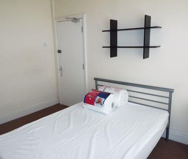 4 bedroom terraced house to rent - Photo 4