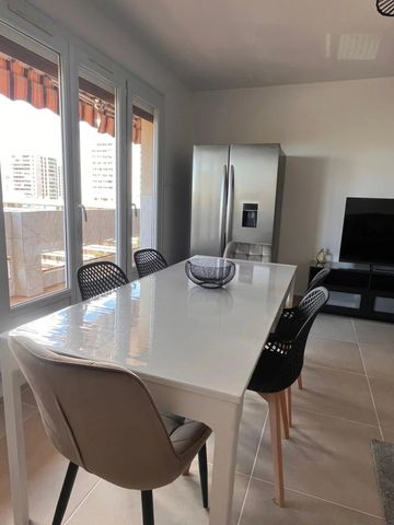 Location Appartement 5 pièces 92m² TOULON 83000 - Photo 3