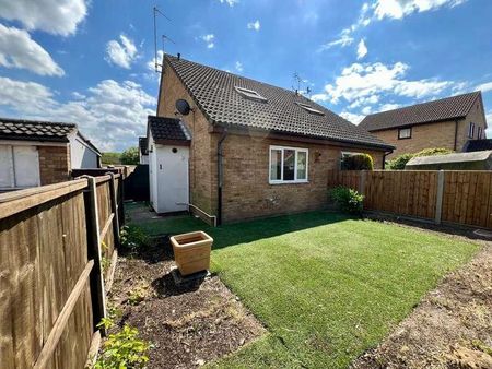 Robin Close, IP28 - Photo 3