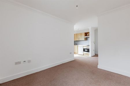 Cambridge Road, Eastbourne - Photo 2