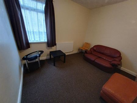 Queen Street, Pontypridd - Photo 2