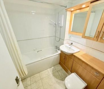 2 bedroom Flat To Let - Photo 3