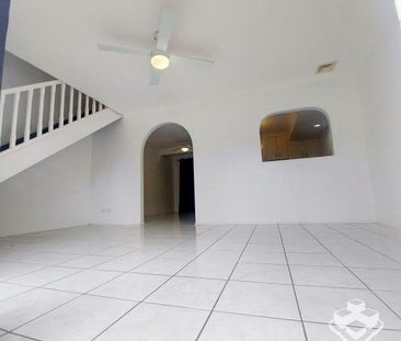 SUNNYBANK HILLS PRIMARY SCHOOL CATCHMENT -3 BEDROOMS TOWNHOUSE - Photo 1