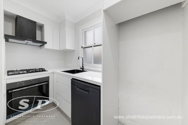 Renovated Terrace Living - Photo 1