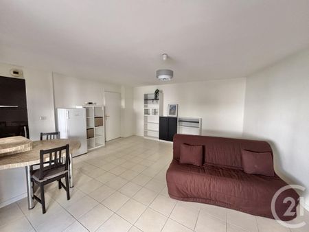 Location Appartement 3 pièces 68m² NICE 06300 - Photo 2