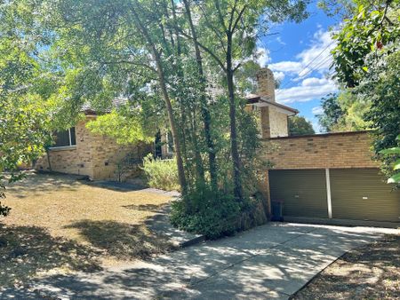 Charming 3-Bedroom Home in Prime Templestowe Lower Location - Photo 5