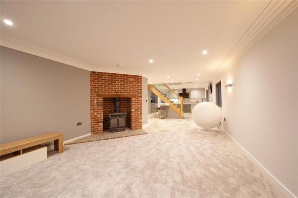 4 bedroom bungalow to rent - Photo 1