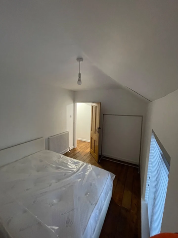 1 bedroom in a house share to rent - Photo 4