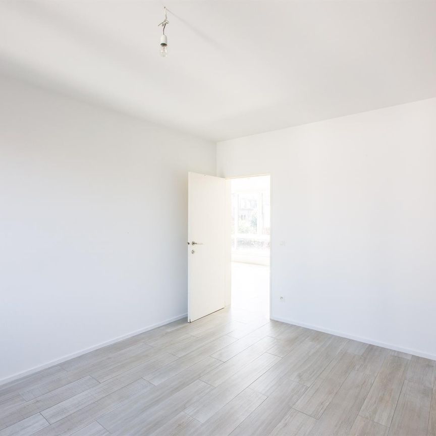Vernieuwd appartement met terras - Foto 1