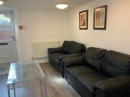 3 bedroom flat to rent - Photo 3