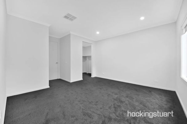 8 Willowleaf Street, Beveridge. - Photo 1