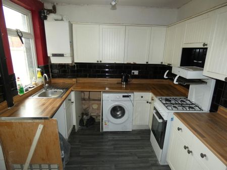 2 bedroom end of terrace house to rent - Photo 5