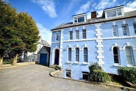 Uckfield - Photo 2
