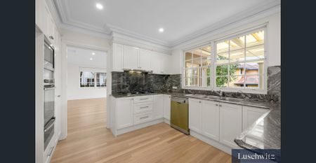 FAMILY HOME IN PREMIER WARRAWEE LOCATION - Photo 2